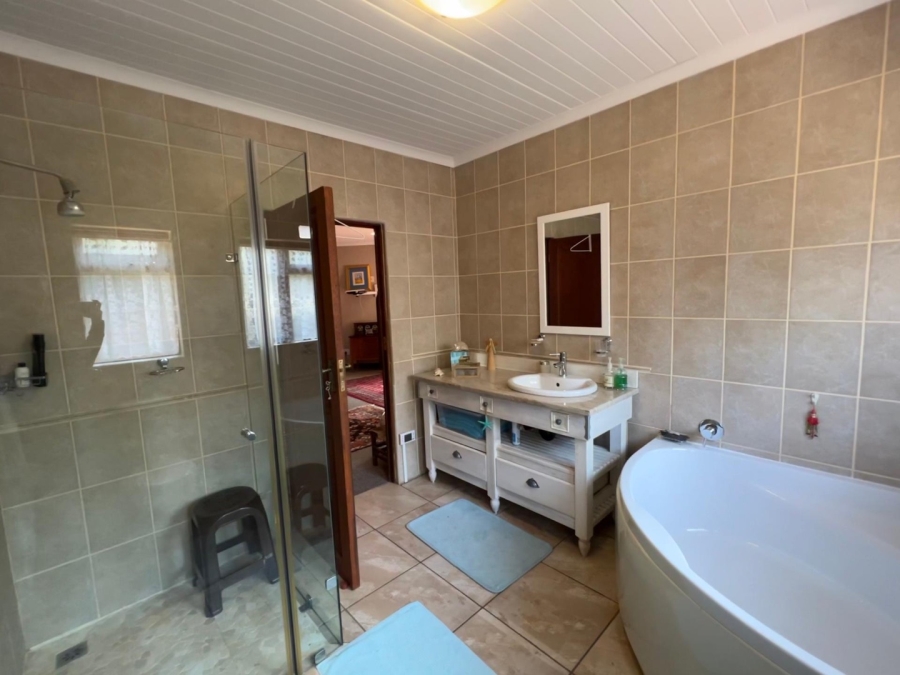 5 Bedroom Property for Sale in Silver Lakes Gauteng