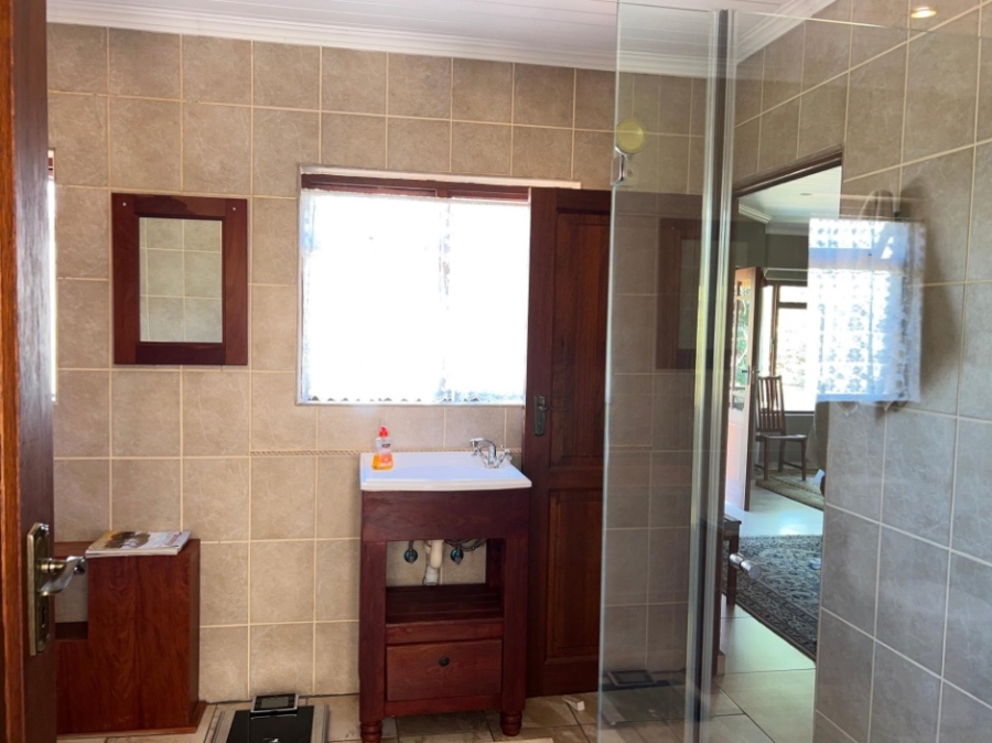 5 Bedroom Property for Sale in Silver Lakes Gauteng