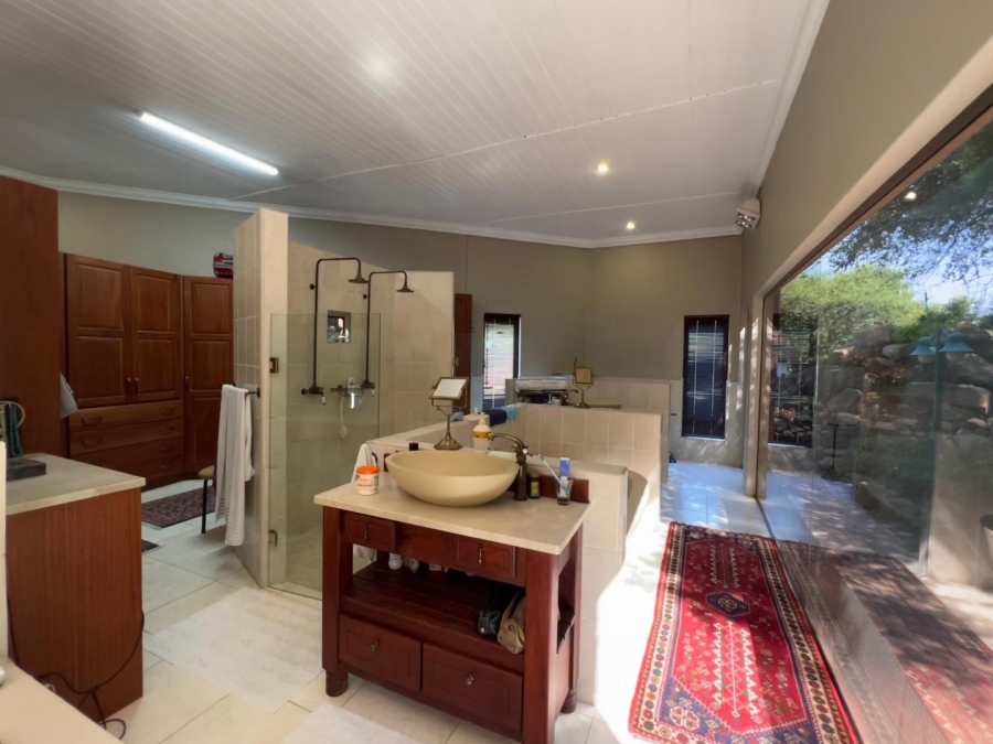 5 Bedroom Property for Sale in Silver Lakes Gauteng