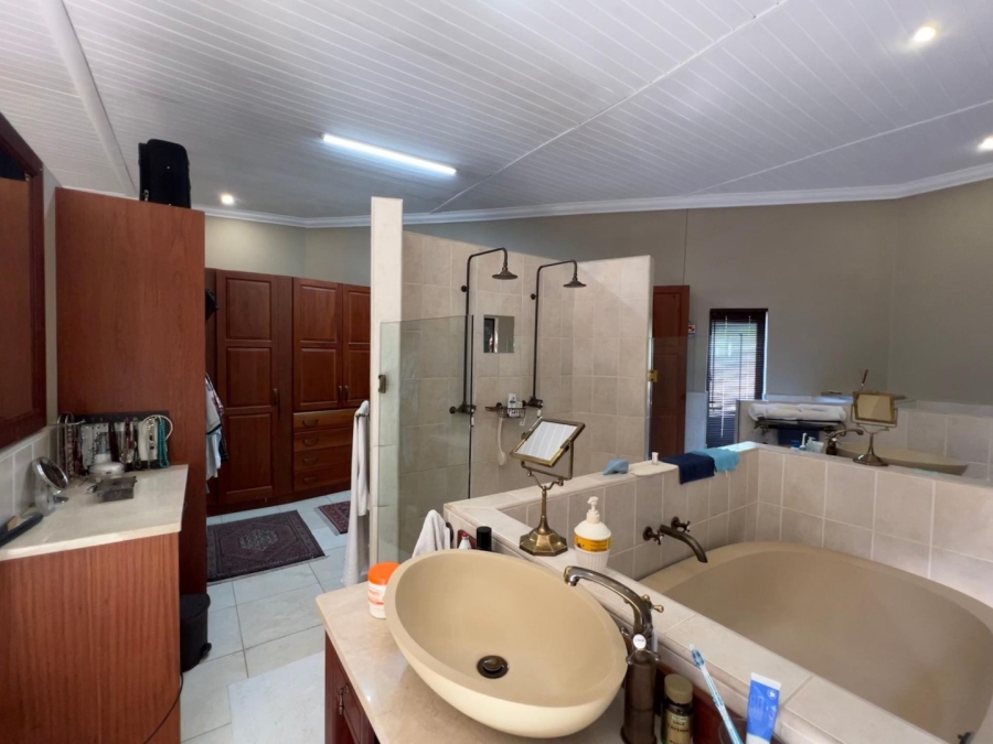 5 Bedroom Property for Sale in Silver Lakes Gauteng