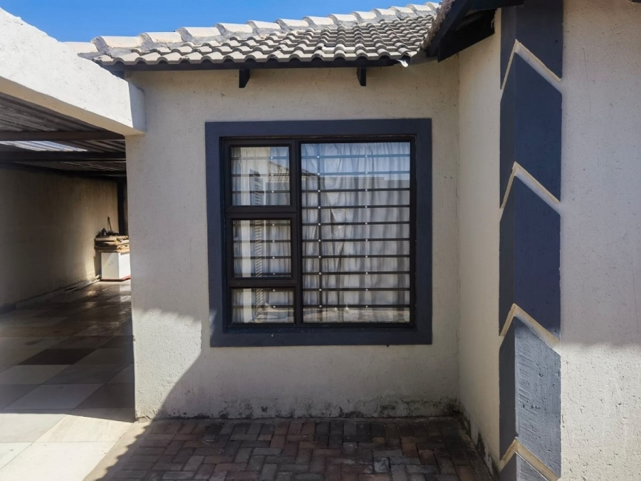 5 Bedroom Property for Sale in Alliance Gauteng