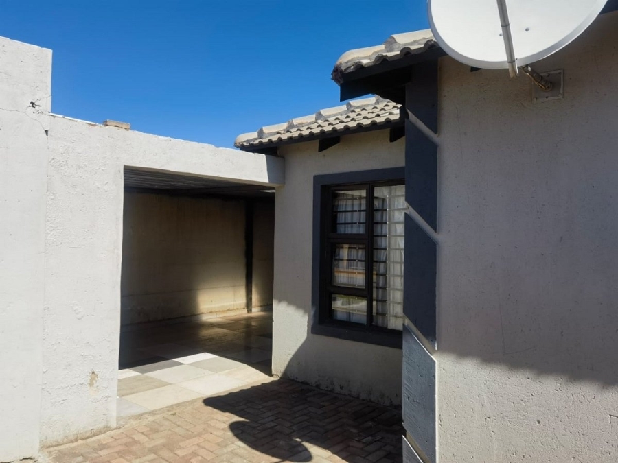 5 Bedroom Property for Sale in Alliance Gauteng