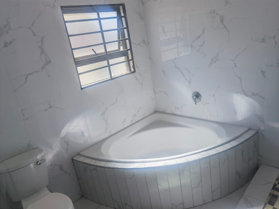 5 Bedroom Property for Sale in Alliance Gauteng