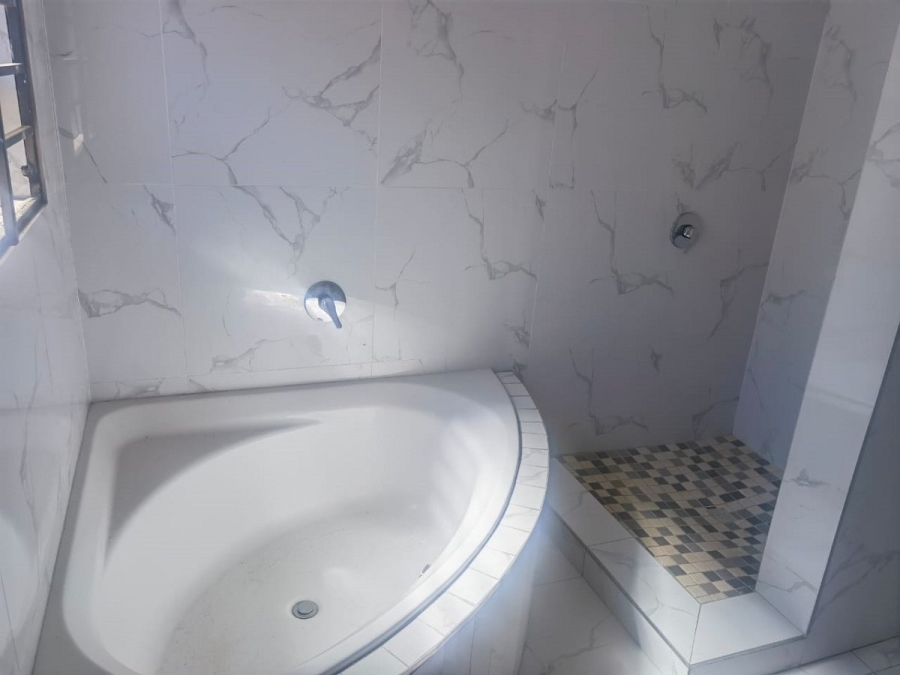 5 Bedroom Property for Sale in Alliance Gauteng