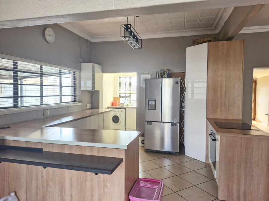 To Let 3 Bedroom Property for Rent in Highlands North Gauteng