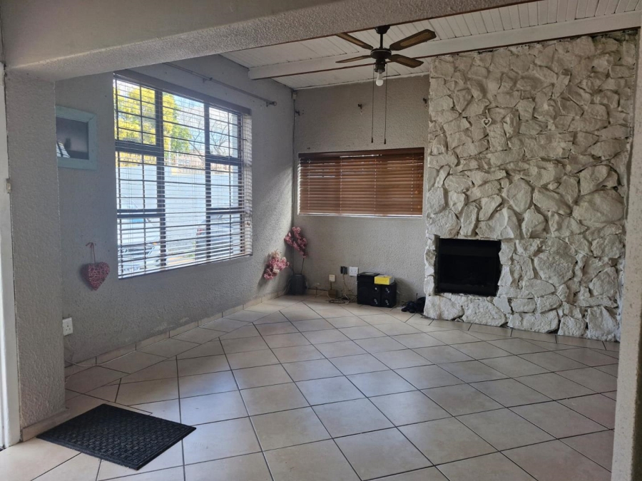 To Let 3 Bedroom Property for Rent in Highlands North Gauteng