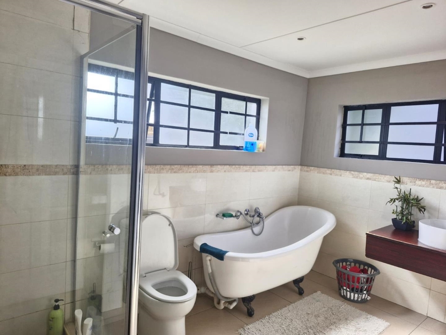 To Let 3 Bedroom Property for Rent in Highlands North Gauteng