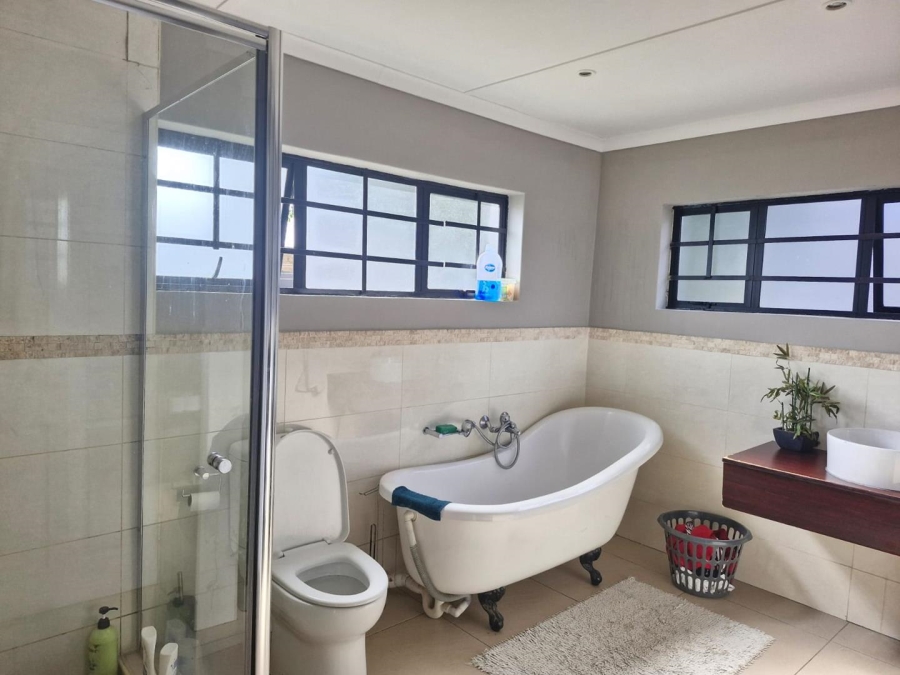 To Let 3 Bedroom Property for Rent in Highlands North Gauteng