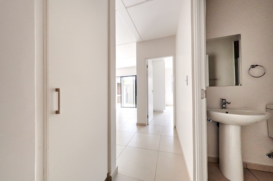 To Let 2 Bedroom Property for Rent in Fourways Gauteng