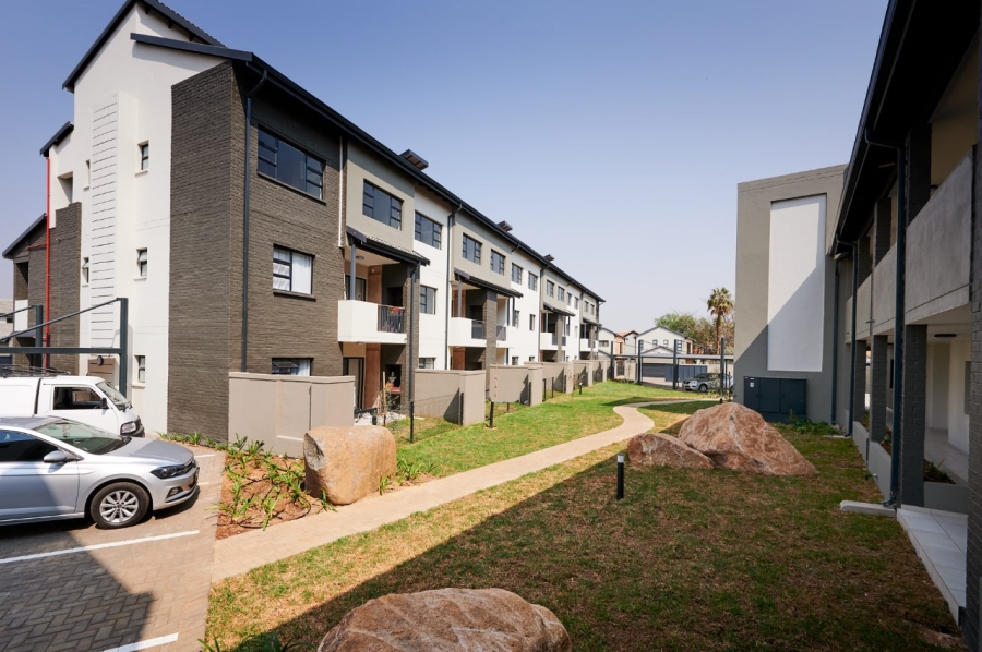 To Let 2 Bedroom Property for Rent in Fourways Gauteng