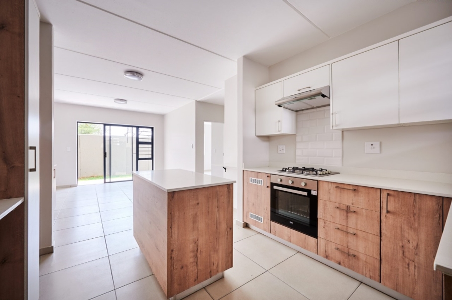 To Let 2 Bedroom Property for Rent in Fourways Gauteng