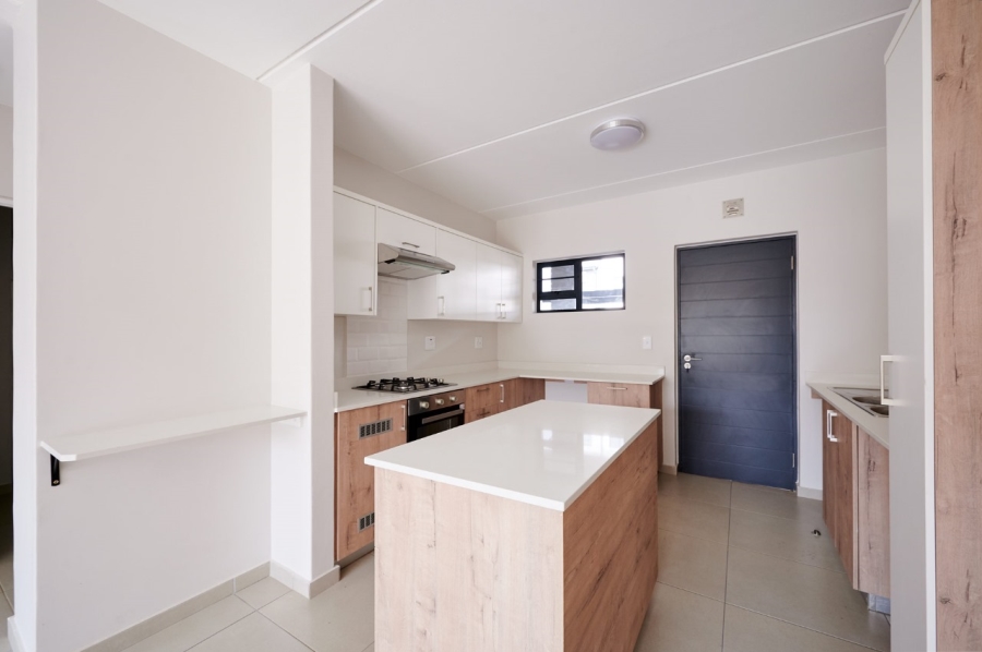 To Let 2 Bedroom Property for Rent in Fourways Gauteng