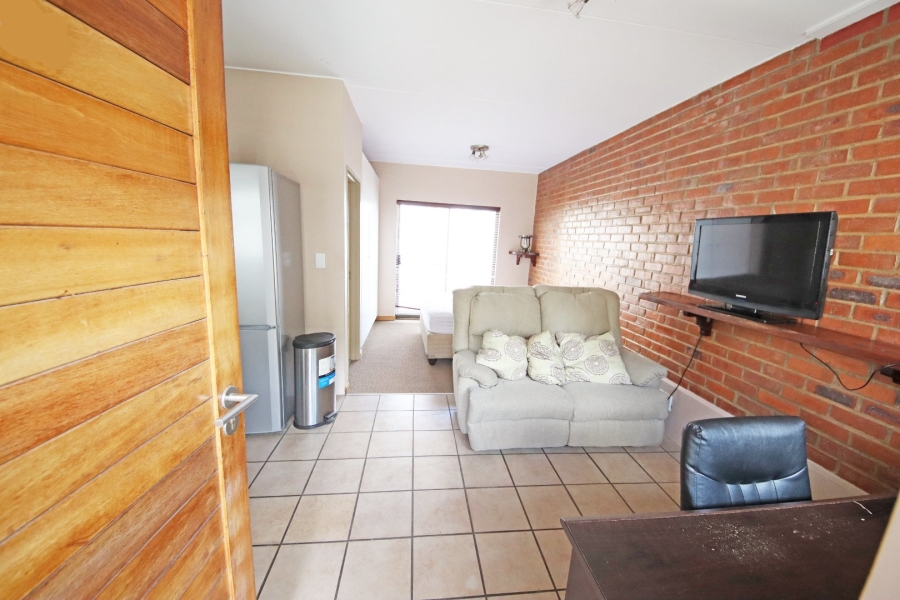 To Let 1 Bedroom Property for Rent in Upper Houghton Gauteng