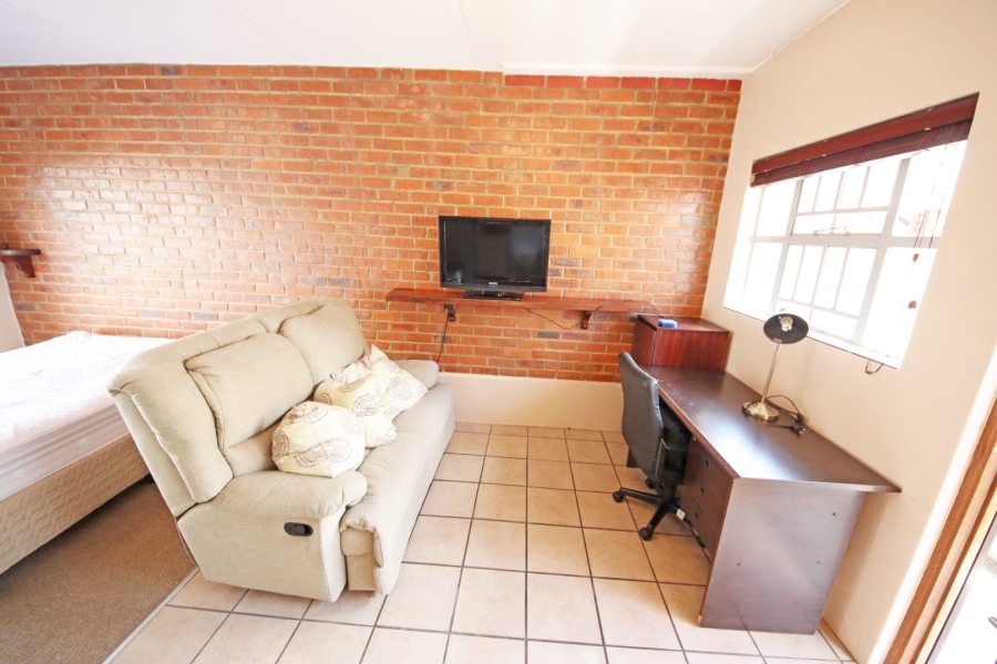 To Let 1 Bedroom Property for Rent in Upper Houghton Gauteng