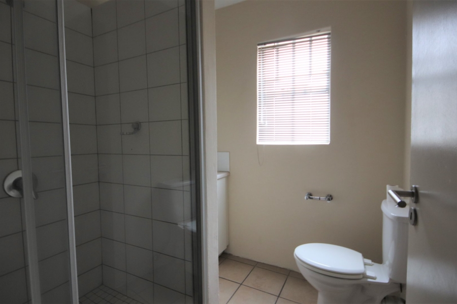 To Let 1 Bedroom Property for Rent in Houghton Estate Gauteng