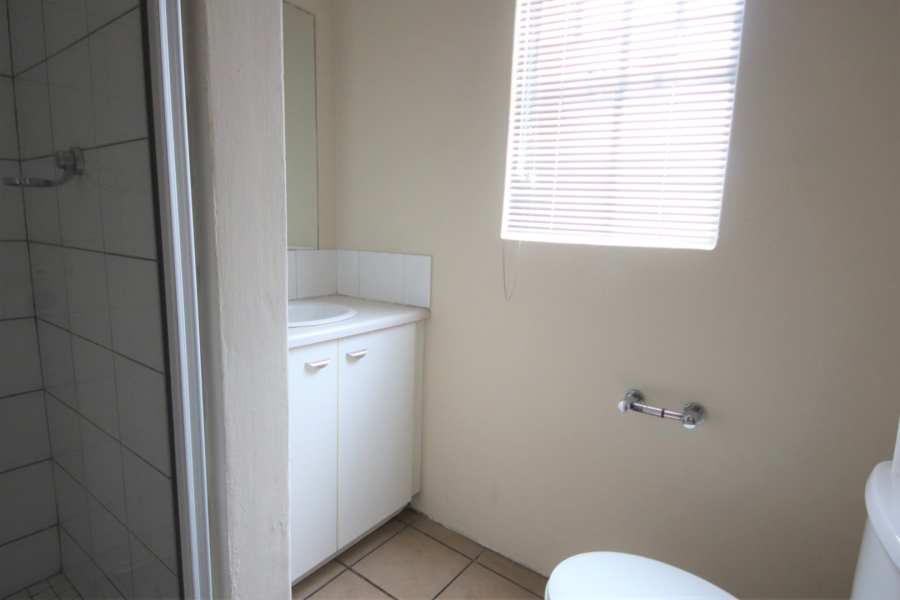 To Let 1 Bedroom Property for Rent in Houghton Estate Gauteng
