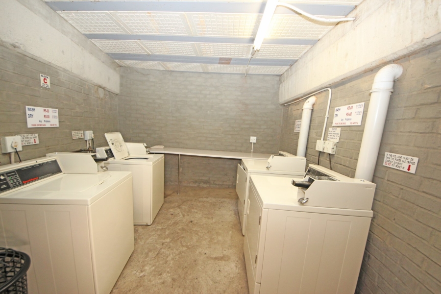 To Let 1 Bedroom Property for Rent in Houghton Estate Gauteng