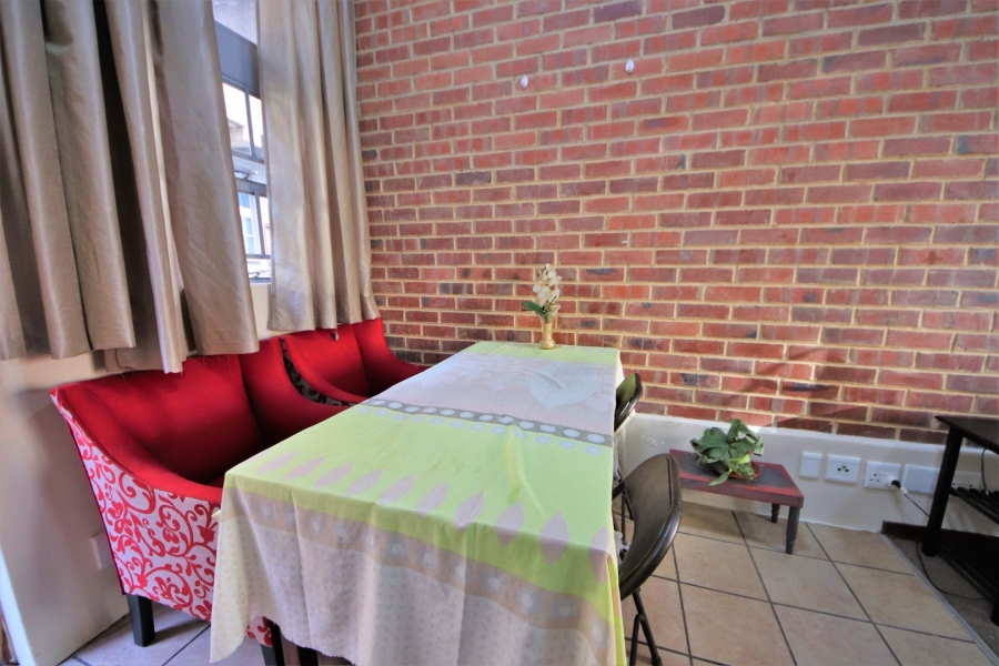 To Let 2 Bedroom Property for Rent in Houghton Estate Gauteng