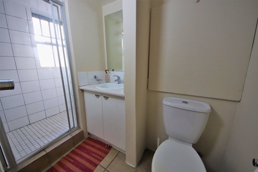 To Let 2 Bedroom Property for Rent in Houghton Estate Gauteng