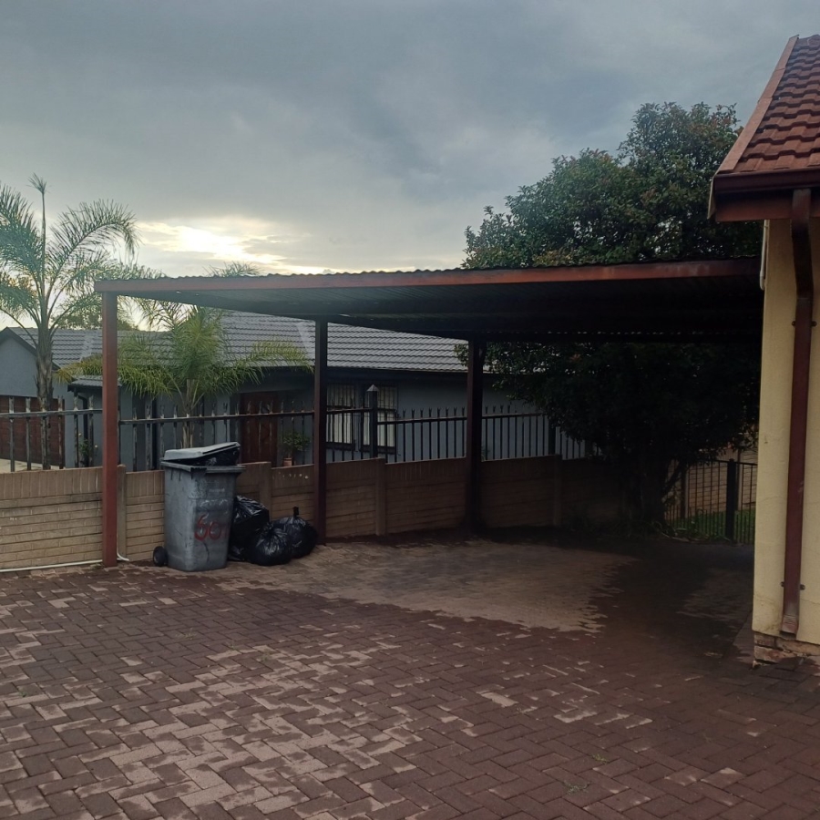 1 Bedroom Property for Sale in Elardus Park Gauteng