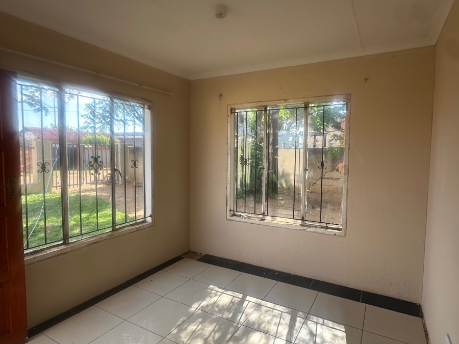  Bedroom Property for Sale in Stretford Gauteng