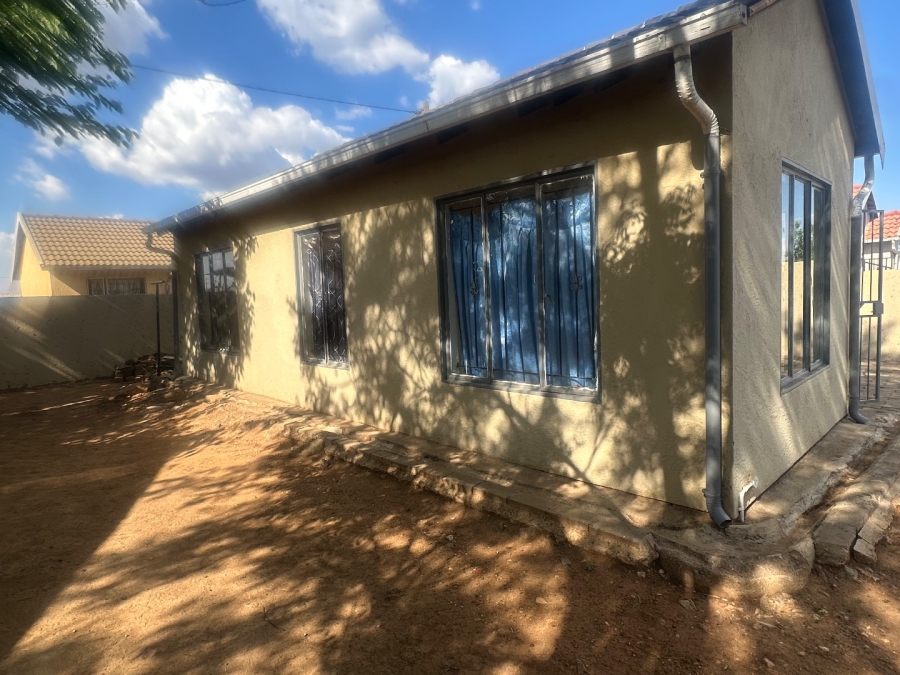  Bedroom Property for Sale in Stretford Gauteng