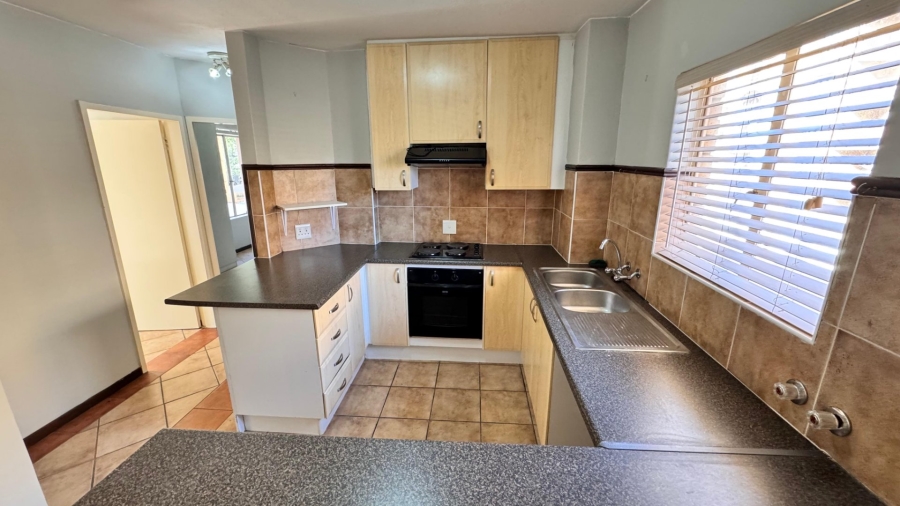 2 Bedroom Property for Sale in Die Hoewes Gauteng