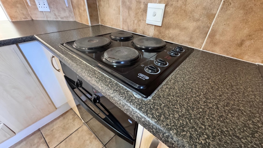 2 Bedroom Property for Sale in Die Hoewes Gauteng