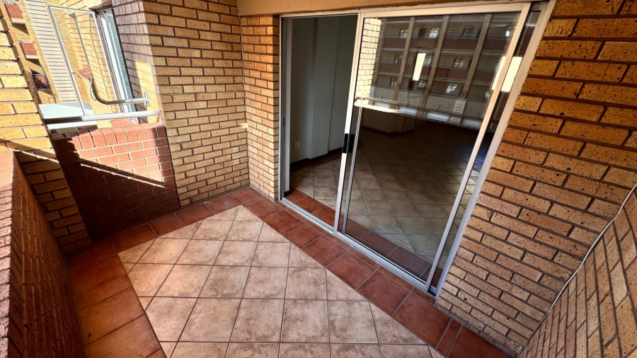 2 Bedroom Property for Sale in Die Hoewes Gauteng