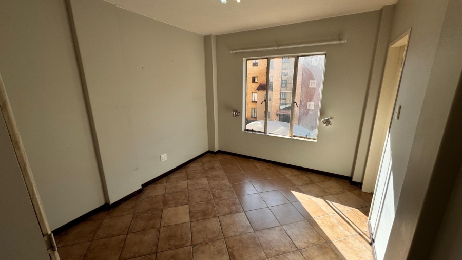 2 Bedroom Property for Sale in Die Hoewes Gauteng