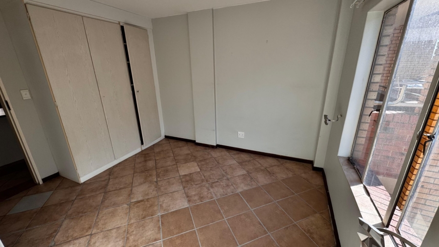 2 Bedroom Property for Sale in Die Hoewes Gauteng