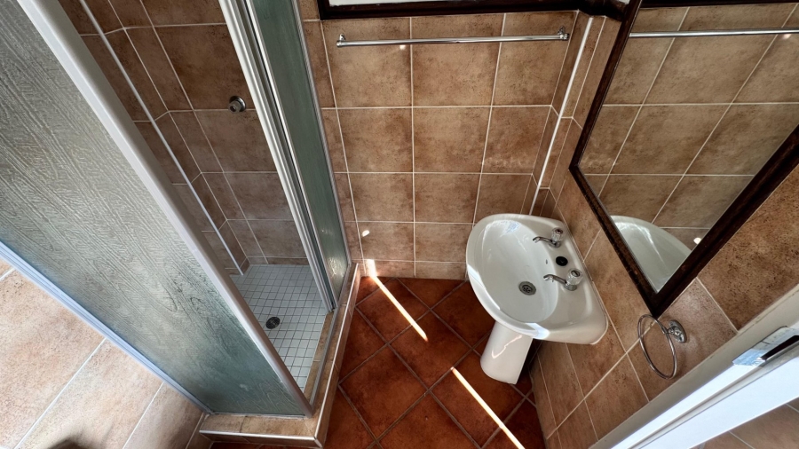 2 Bedroom Property for Sale in Die Hoewes Gauteng