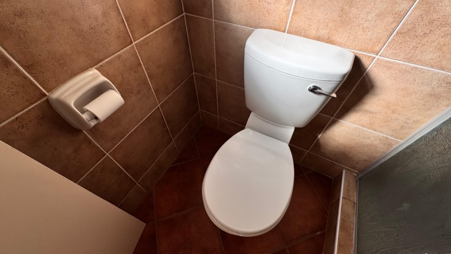 2 Bedroom Property for Sale in Die Hoewes Gauteng