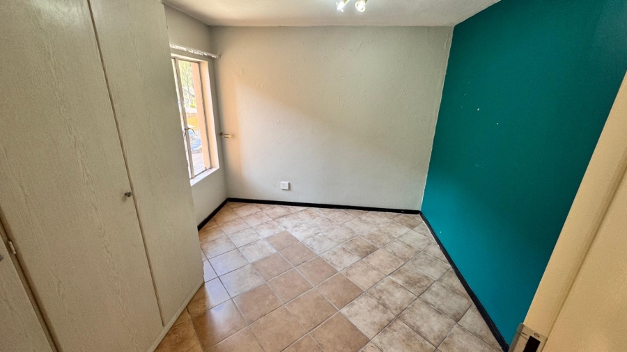 2 Bedroom Property for Sale in Die Hoewes Gauteng