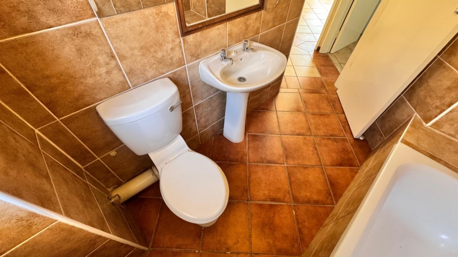 2 Bedroom Property for Sale in Die Hoewes Gauteng