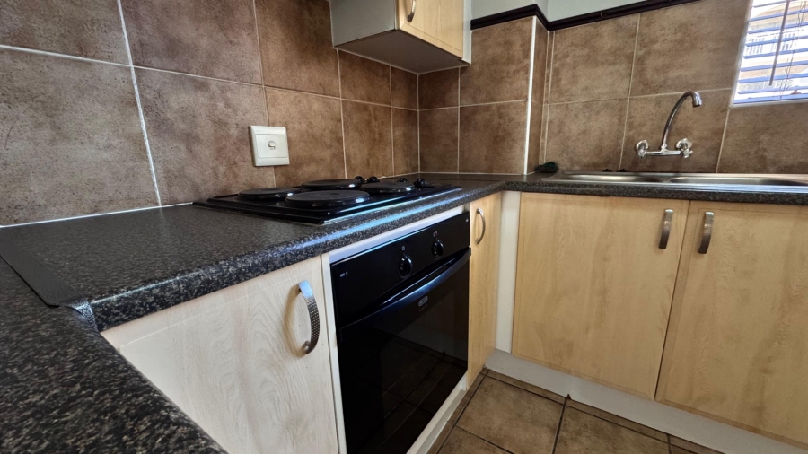 2 Bedroom Property for Sale in Die Hoewes Gauteng