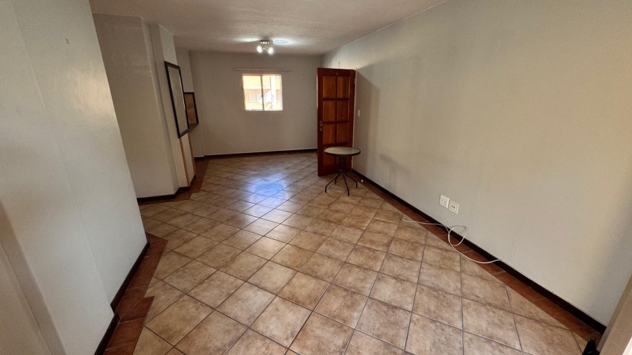 2 Bedroom Property for Sale in Die Hoewes Gauteng