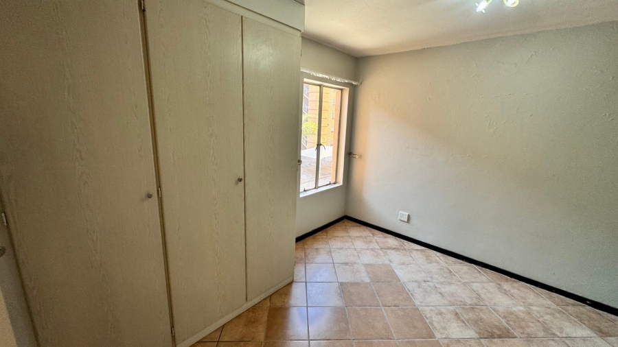 2 Bedroom Property for Sale in Die Hoewes Gauteng