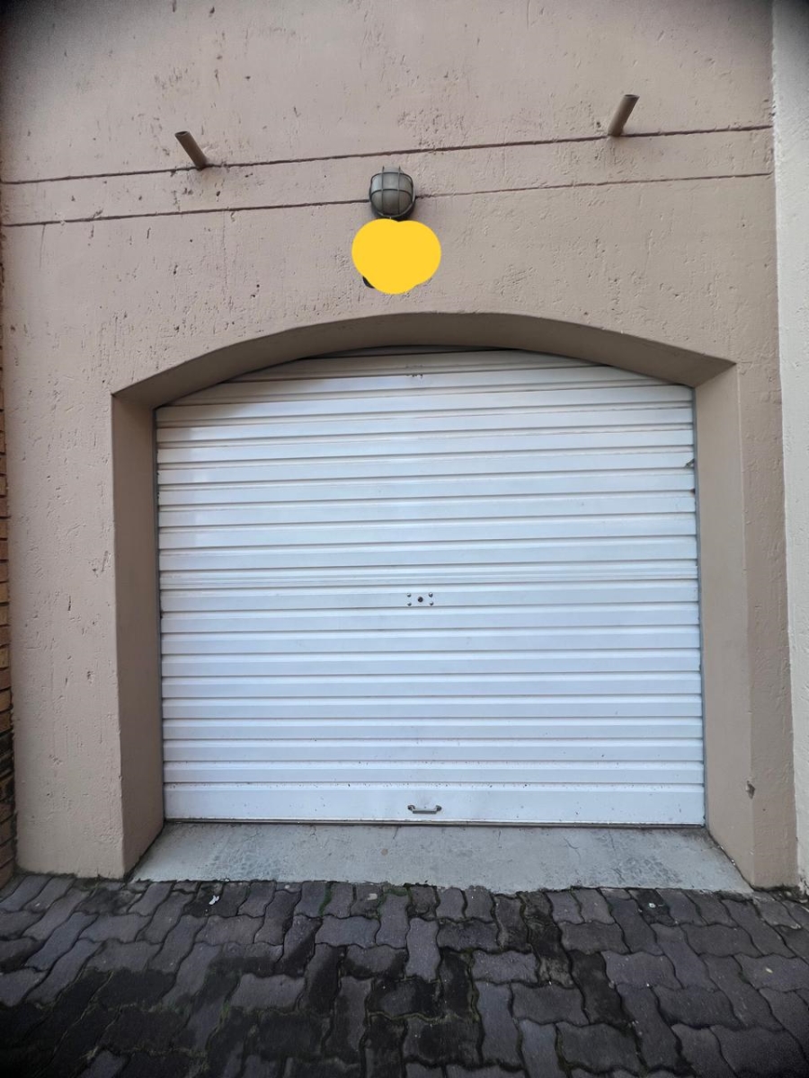 2 Bedroom Property for Sale in Die Hoewes Gauteng