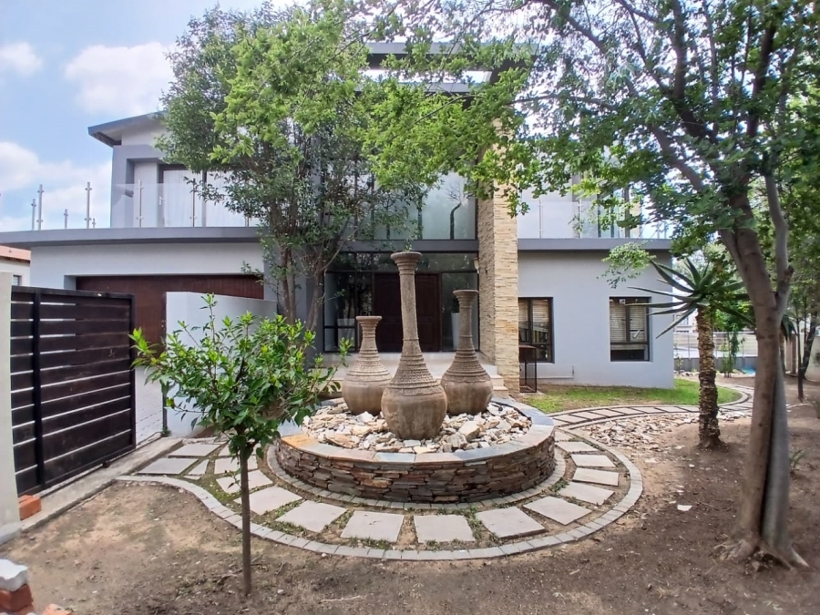 6 Bedroom Property for Sale in Crescent Wood Country Estate Gauteng
