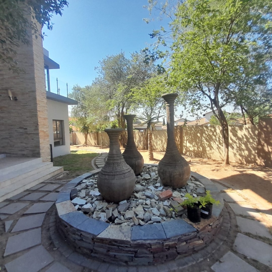 6 Bedroom Property for Sale in Crescent Wood Country Estate Gauteng