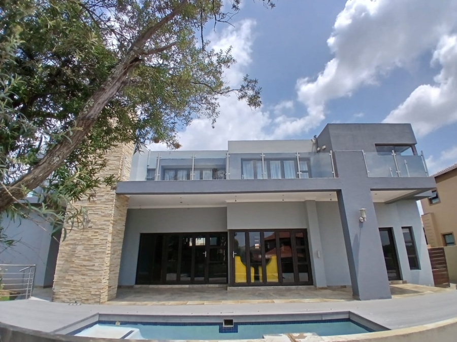 6 Bedroom Property for Sale in Crescent Wood Country Estate Gauteng