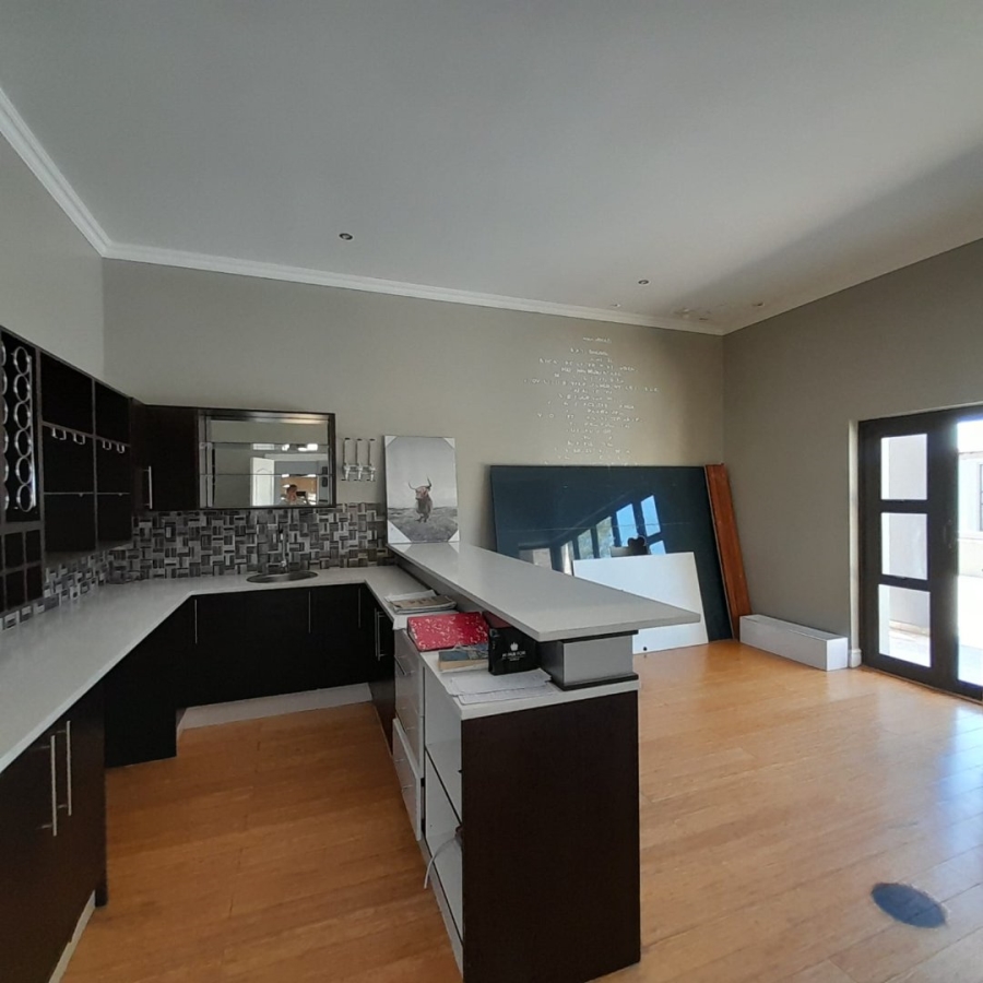 6 Bedroom Property for Sale in Crescent Wood Country Estate Gauteng