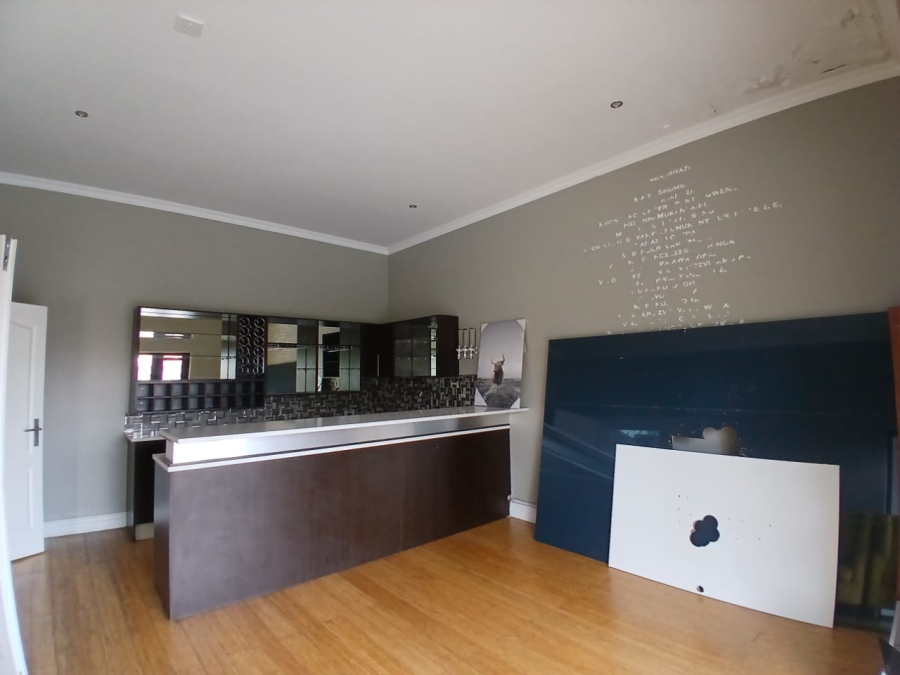 6 Bedroom Property for Sale in Crescent Wood Country Estate Gauteng