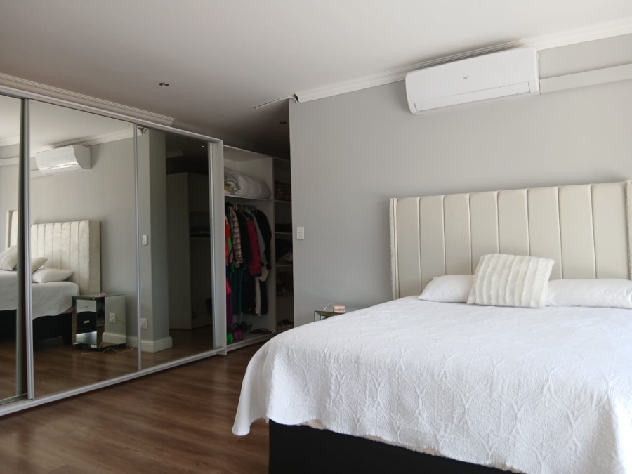 6 Bedroom Property for Sale in Crescent Wood Country Estate Gauteng