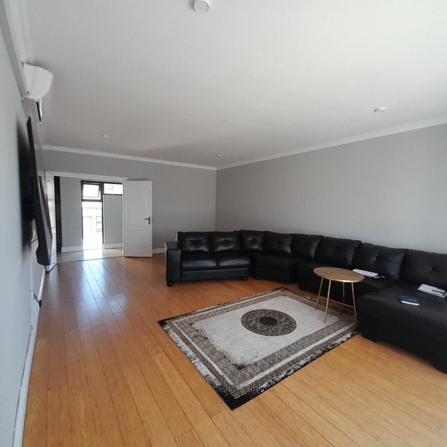 6 Bedroom Property for Sale in Crescent Wood Country Estate Gauteng