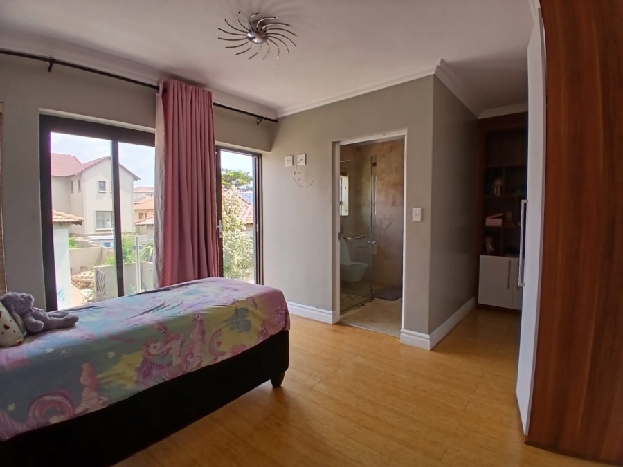 6 Bedroom Property for Sale in Crescent Wood Country Estate Gauteng