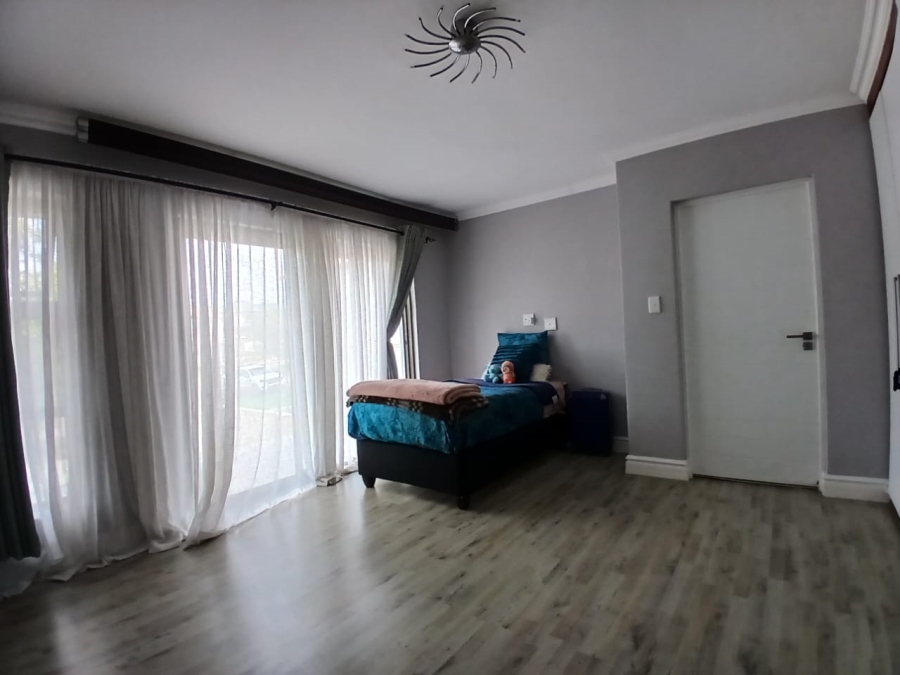 6 Bedroom Property for Sale in Crescent Wood Country Estate Gauteng