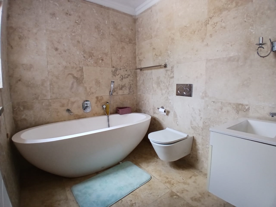 6 Bedroom Property for Sale in Crescent Wood Country Estate Gauteng