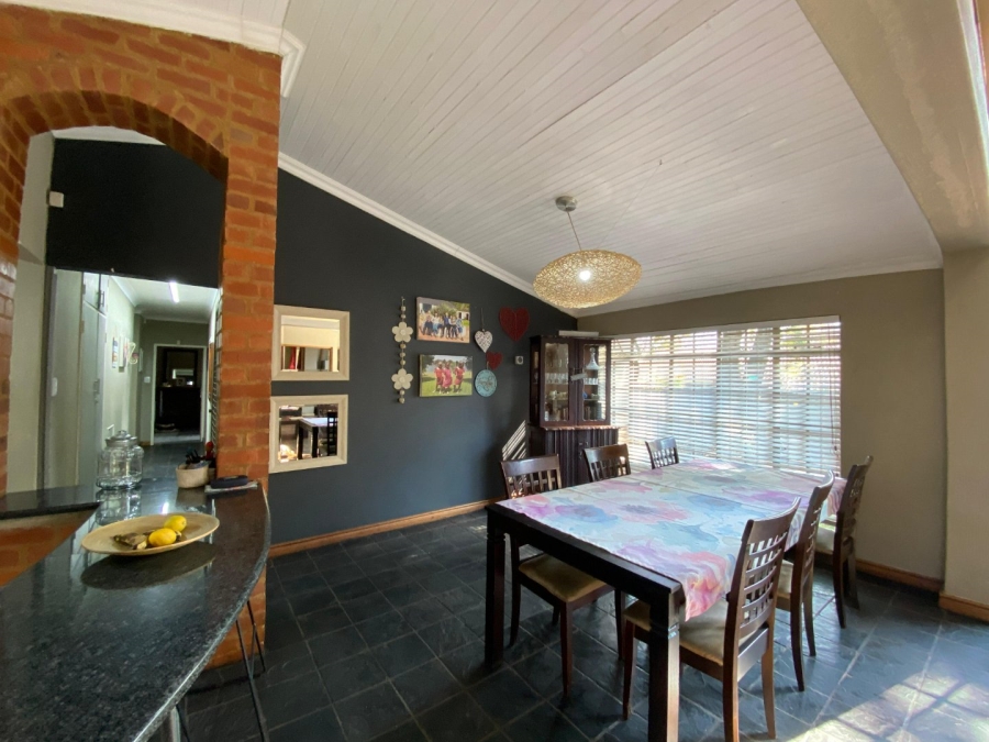 4 Bedroom Property for Sale in Eldoraigne Gauteng